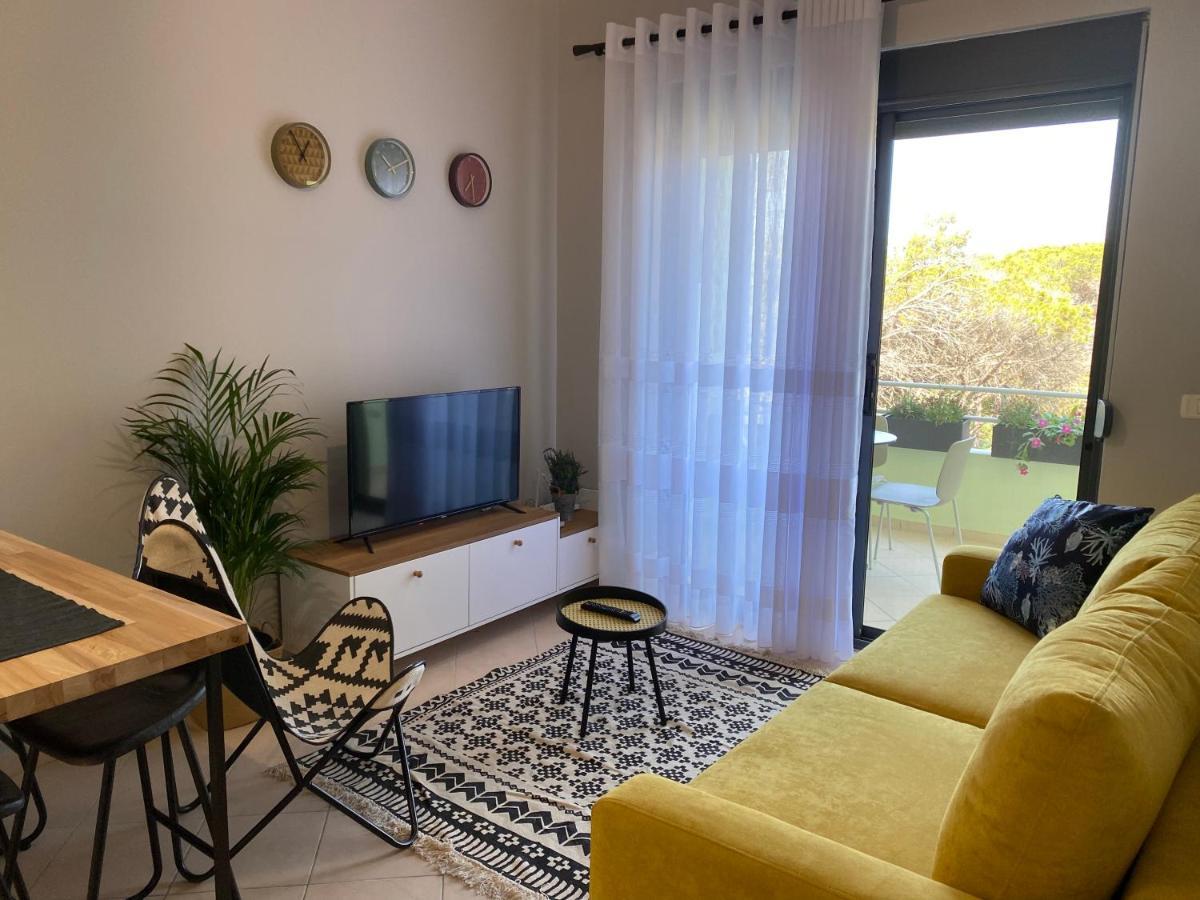 Cheerful 2-Bedroom Apartment In Golem Golem  Exterior photo